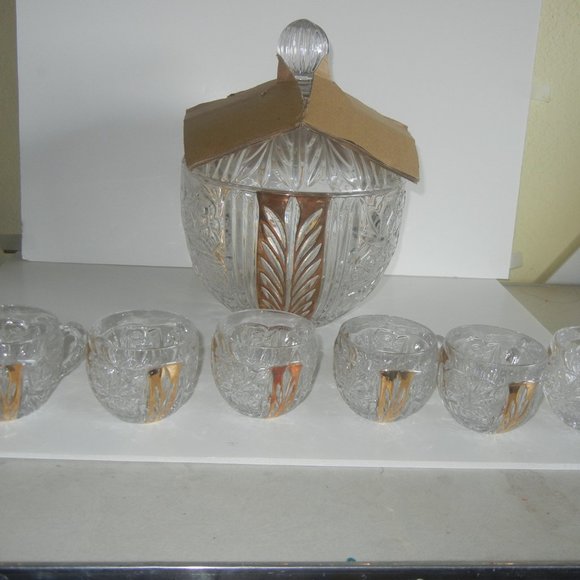 Vintage Anna Hutte 24% Bleikristall Covered Punch Bowl Set  Anne Hutte Bleikristal Punch bowl set.